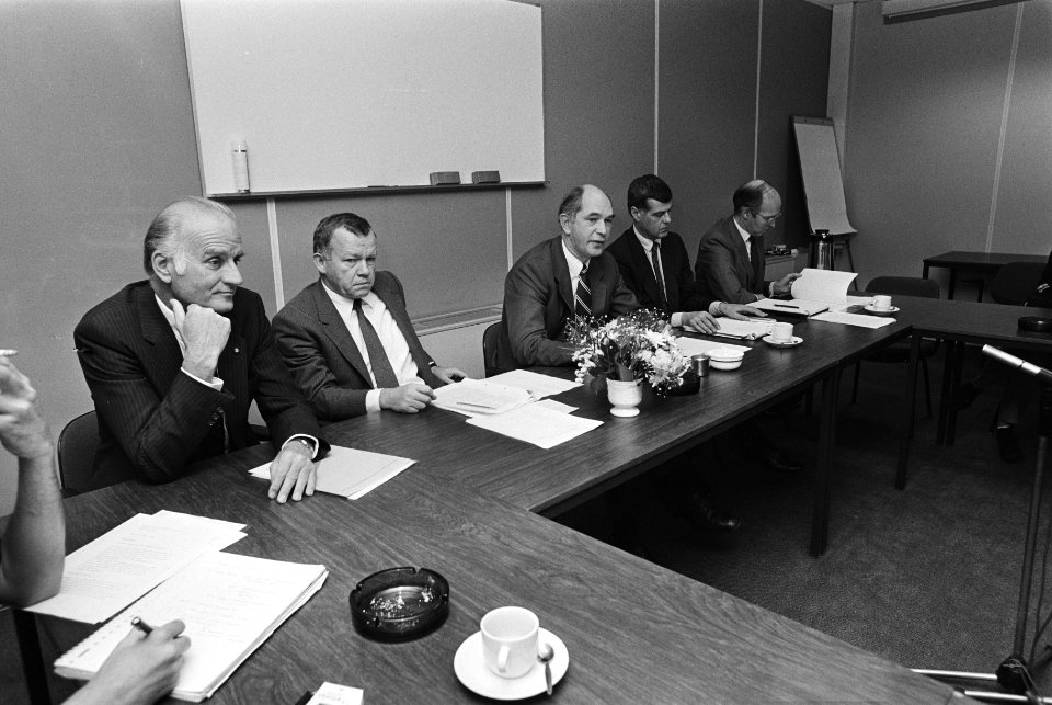 Opdracht Financieel Dagblad , persconferentie Maatschappij voor Informatica Dien, Bestanddeelnr 933-1332