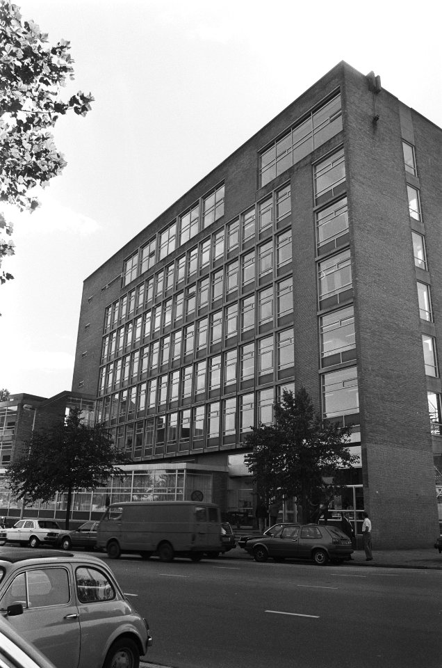 Opdracht Financieel Dagblad , opening nieuwe Gewestelijk Arbeidsbureau in Den Ha, Bestanddeelnr 933-4174