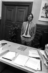 Opdracht Financieel Dagblad , Van der Harst , minister EZ, Bestanddeelnr 933-4843
