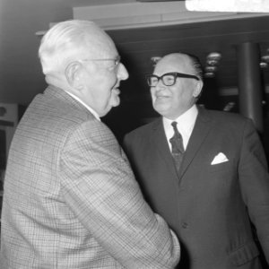 Opdracht afscheid heer J.D. Veen van GEB en ICA, Bestanddeelnr 921-8162