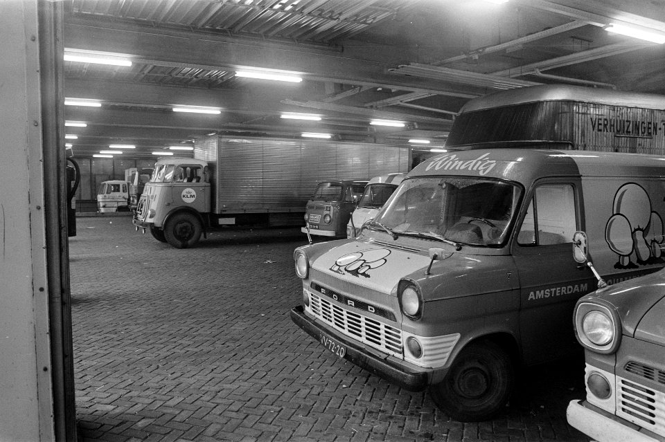 Opdracht Europubliciteit bij vrachtgebouw, Schiphol, Bestanddeelnr 926-0055
