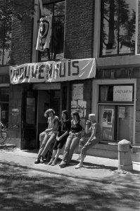 Opdracht Gelderlander, Vrouwenhuis, door vrouwen bezet huis aan Nieuwe Herengr, Bestanddeelnr 926-4842