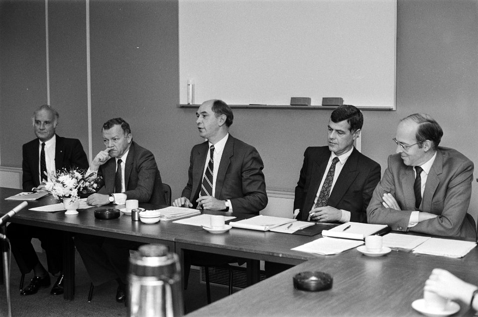 Opdracht Financieel Dagblad , persconferentie Maatschappij voor Informatica Dien, Bestanddeelnr 933-1331