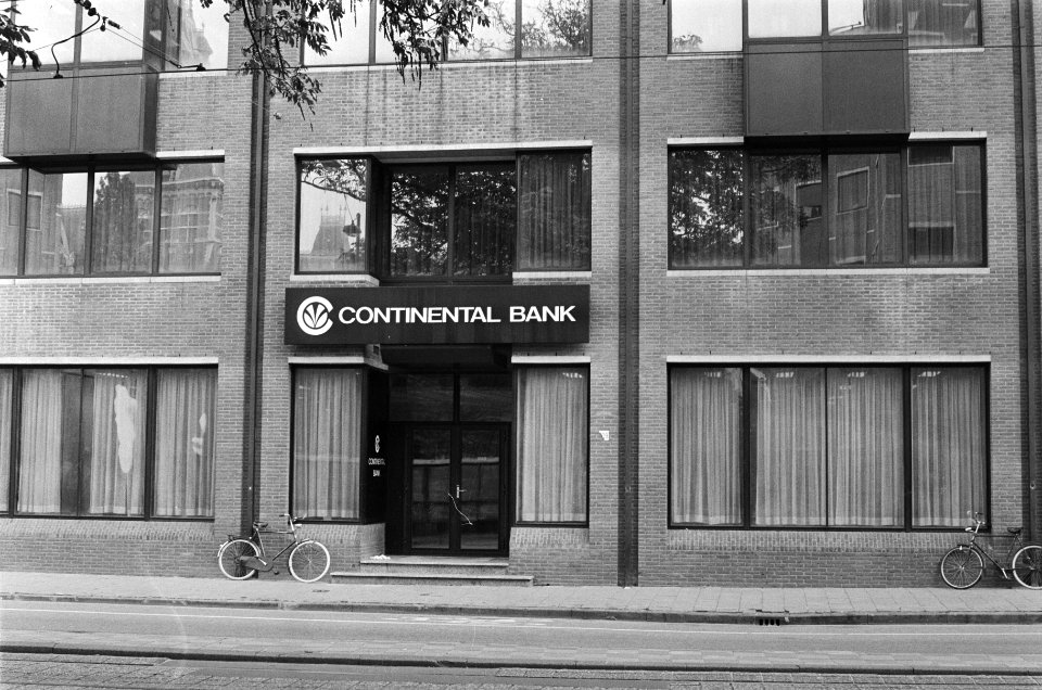 Opdracht Financieel Dagblad , exterieur Continentel Illinois Bank , Amsterdam, Bestanddeelnr 933-1160