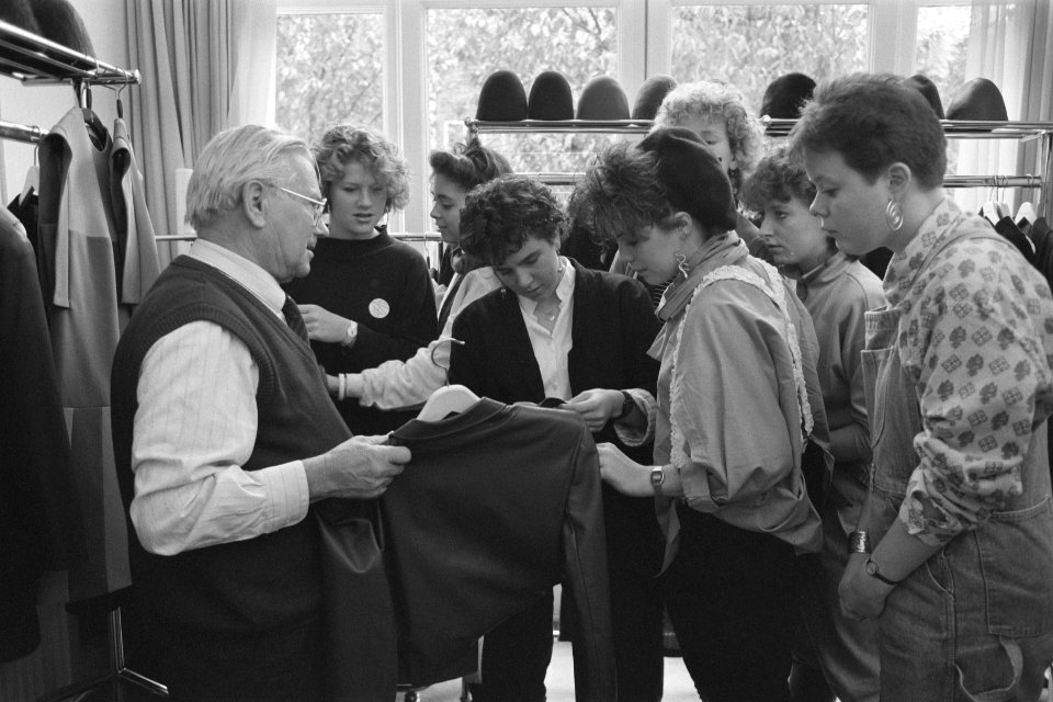 Opdracht Gelderlander modeschool bij Frans Molenaar, Bestanddeelnr 934-1190