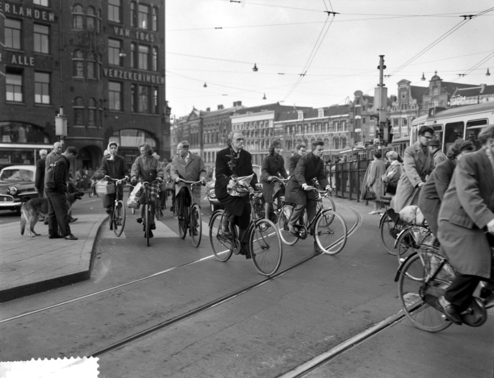 Opdracht Gasaccum Maatschapij AGA . Fietsers in Amsterdam, Bestanddeelnr 912-3659
