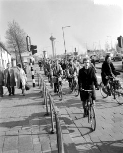 Opdracht Gasaccum Maatschapij AGA . Fietsers in Rotterdam, Bestanddeelnr 912-3663