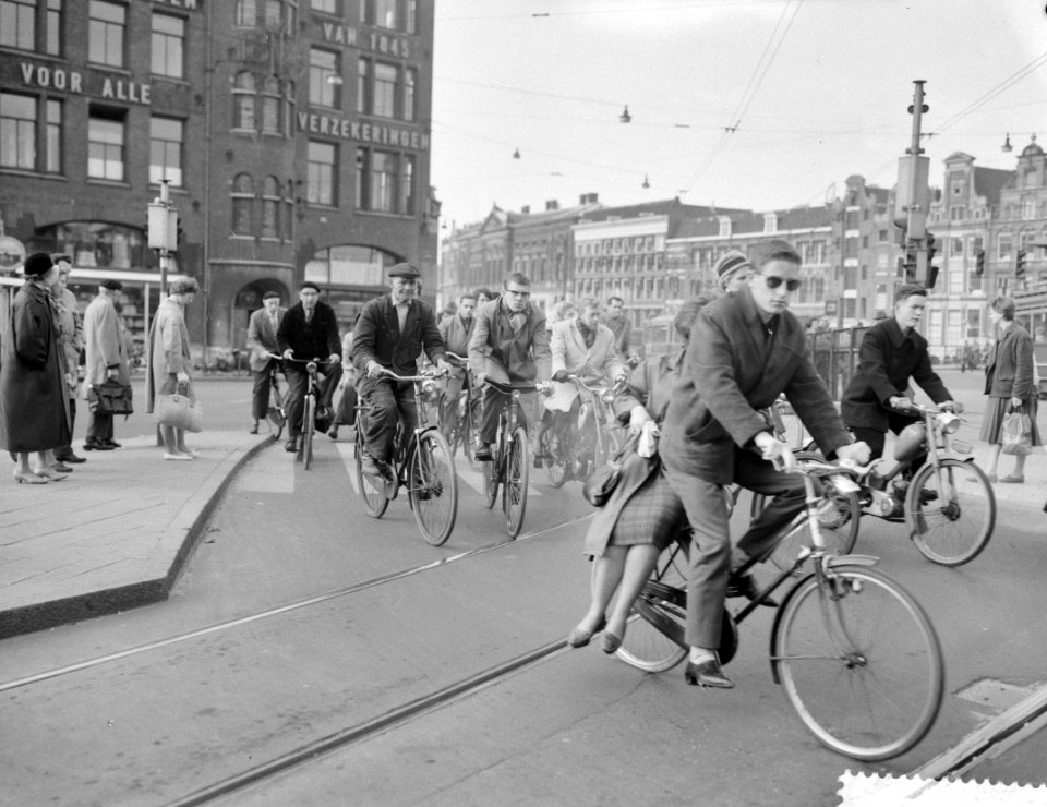 Opdracht Gasaccum Maatschapij AGA . Fietsers in Amsterdam, Bestanddeelnr 912-3660