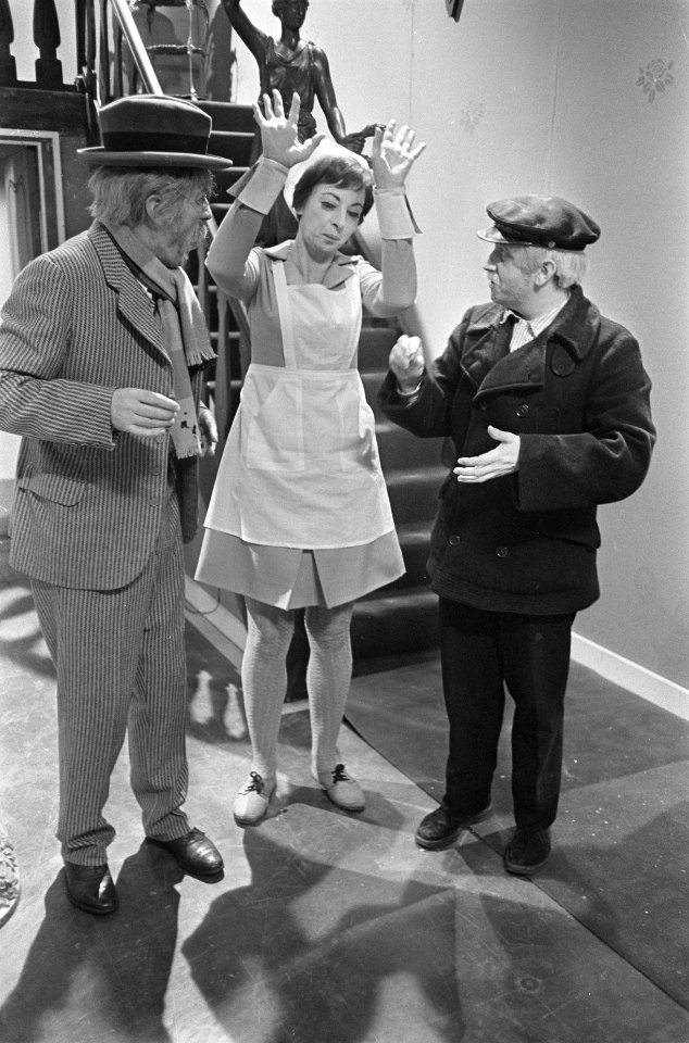 Opa's Leen Jongewaard (rechts) en Wim Sonneveld, met Hetty Blok (zuster Klivia), Bestanddeelnr 921-0192
