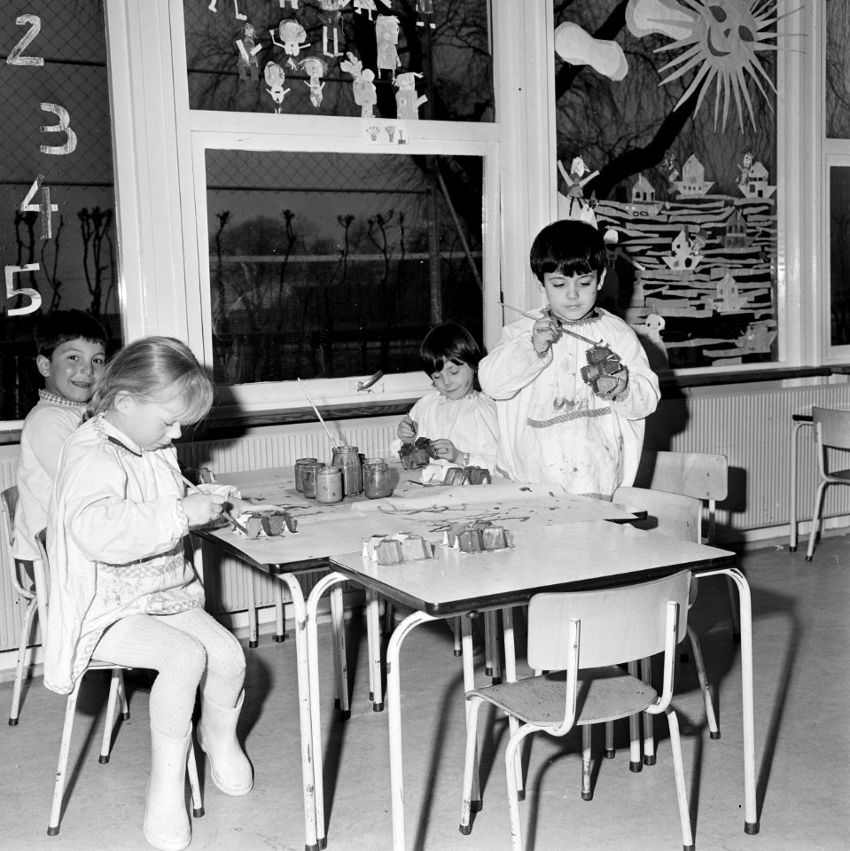 Opdracht Elsevier kinderen in de crèche bij Verkade (Zaandam), Bestanddeelnr 922-1996