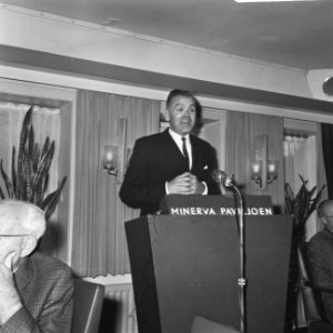 Opdracht afscheid heer J.D. Veen van GEB en ICA, Bestanddeelnr 921-8213