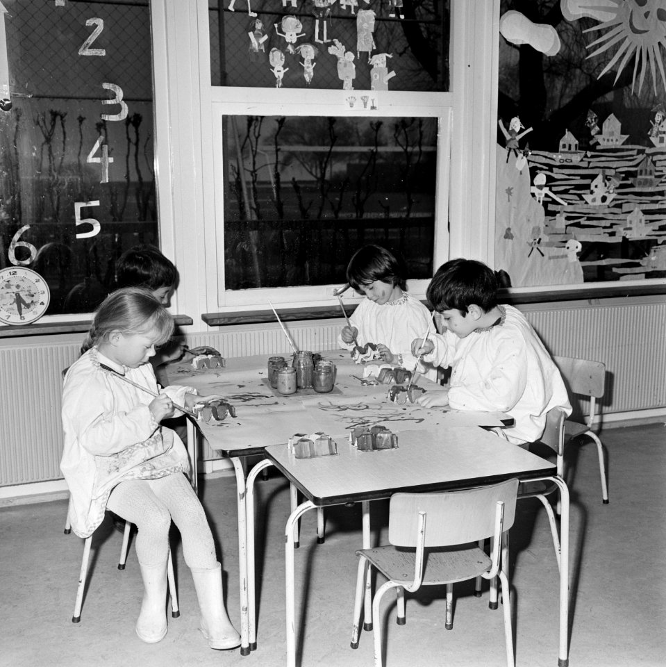 Opdracht Elsevier kinderen in de crèche bij Verkade (Zaandam), Bestanddeelnr 922-1997