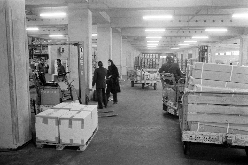 Opdracht luchtvrachtmail, kantine en exportdeel vrachtlok Schiphol, Bestanddeelnr 926-0371