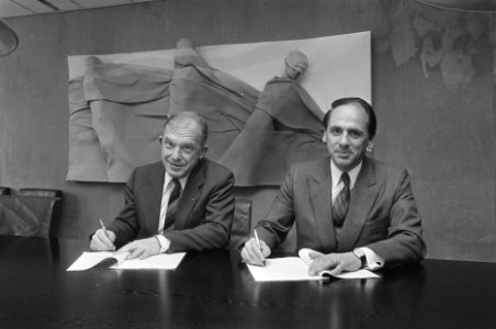 Opdracht Financieel Dagblad 10, 11 Nobel (l) en Steve (r), 12 mr. W. F. C. S, Bestanddeelnr 933-9626