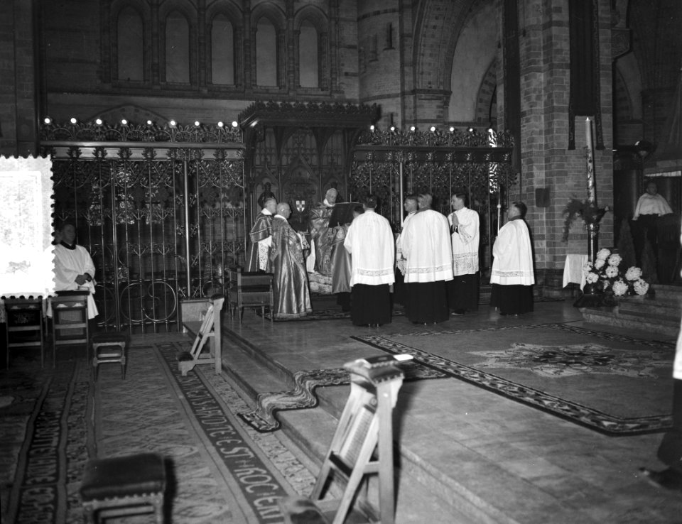 Opdracht Maasbode. Priesters van Rotterdams diocees nemen afscheid van mgr. Meub, Bestanddeelnr 907-7131