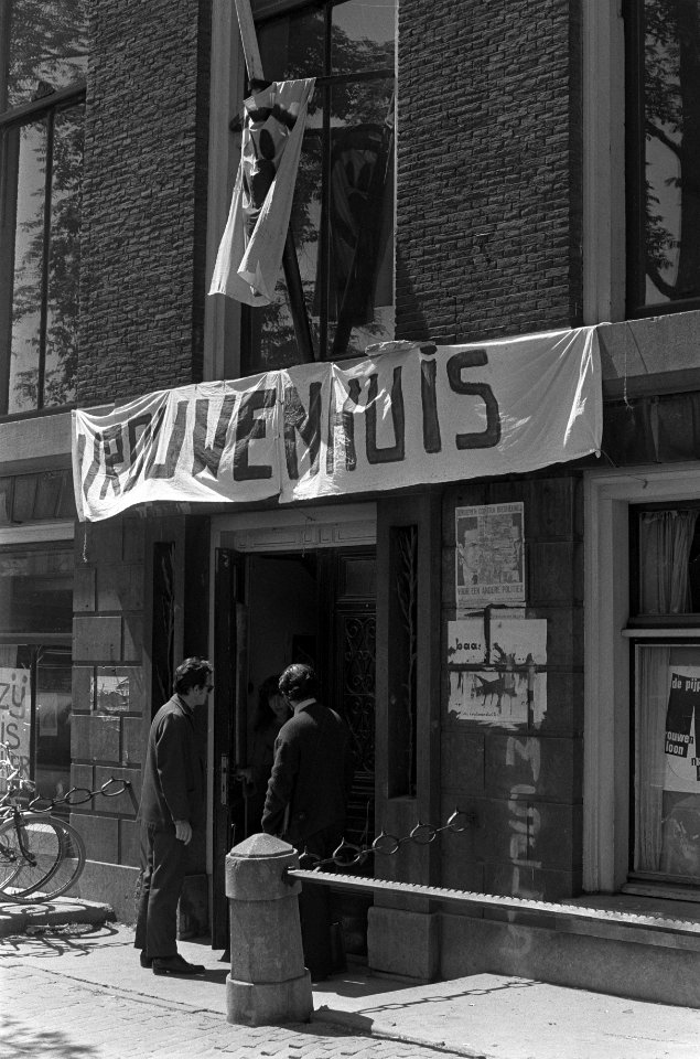 Opdracht Gelderlander, Vrouwenhuis, door vrouwen bezet huis aan Nieuwe Herengr, Bestanddeelnr 926-4843
