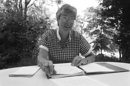Opdracht Gelderlander mevrouw Douwes Dekker, Bestanddeelnr 934-2649