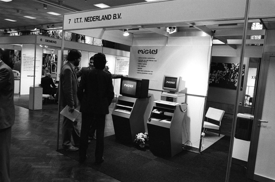 Opdracht ITT-stand beurs in Krasnapolsky, Bestanddeelnr 933-4568
