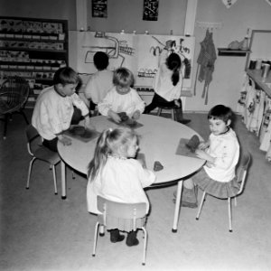 Opdracht Elsevier kinderen in de crèche bij Verkade (Zaandam), Bestanddeelnr 922-1995