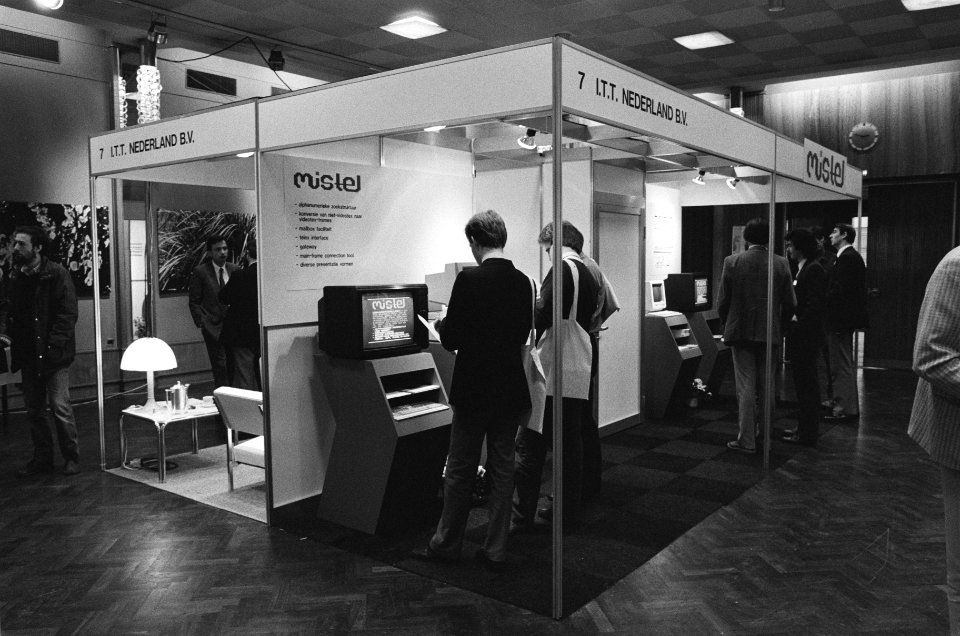 Opdracht ITT-stand beurs in Krasnapolsky, Bestanddeelnr 933-4569