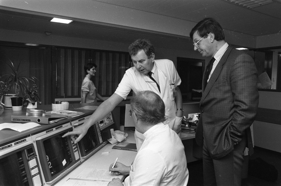 Opdracht Financieel Dagblad , algemeen directeur AMC de heer J. Werner, Bestanddeelnr 933-9121