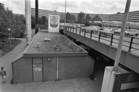 Opdracht KNOV winkelcentrum Ganzenhoef in de Bijlmer, Bestanddeelnr 933-0012
