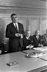 Opdracht hr. Sijes . Aktie Steun Israel op Rotterdams Stadhuis, Bestanddeelnr 921-2098
