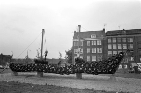 Opdracht LKW, Bandenschip in Oostenburgermiddenstraat in Amsterdam, Bestanddeelnr 927-4303