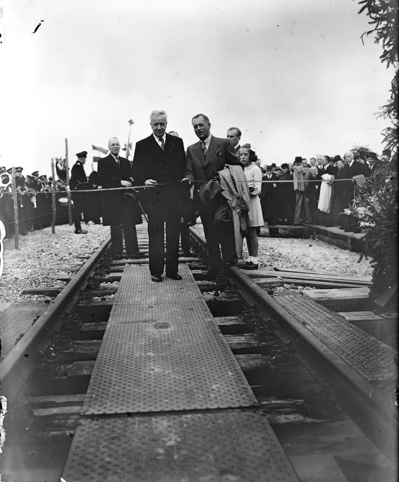 Opening spoorbrug Zutphen (doorknippen lint), Bestanddeelnr 901-8896