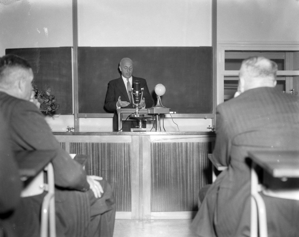 Opening school Nederlandse Heide Maatschappij Huis Sonsbeek Arnhem, minister M, Bestanddeelnr 908-5445
