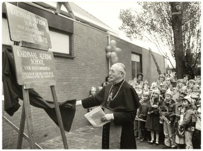 Opening school voor Basis onderwijs, Velserstraat 17