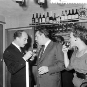 Opening Spaans restaurant La Costa Brava te Amsterdam v.l.n.r. Wim Sonneveld ,, Bestanddeelnr 910-8875
