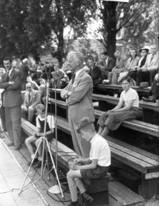 Opening sportweek op Olympiaplein Amsterdam Burgemeester d'Ailly, Bestanddeelnr 904-0565