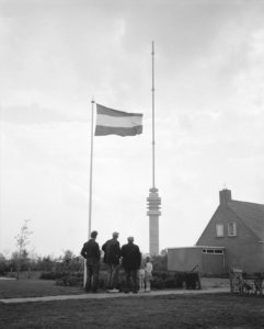 Opening radio tv toren te Smilde door Commissaris van de Koningin in Drenthe mr, Bestanddeelnr 911-2384