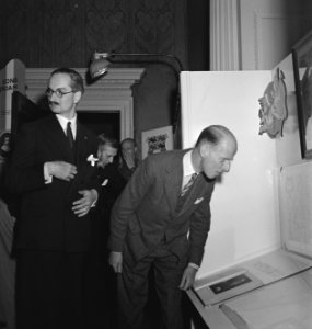Opening Rotterdam-tentoonstelling ter herdenking van het bombardement in mei 194, Bestanddeelnr 935-2367 photo