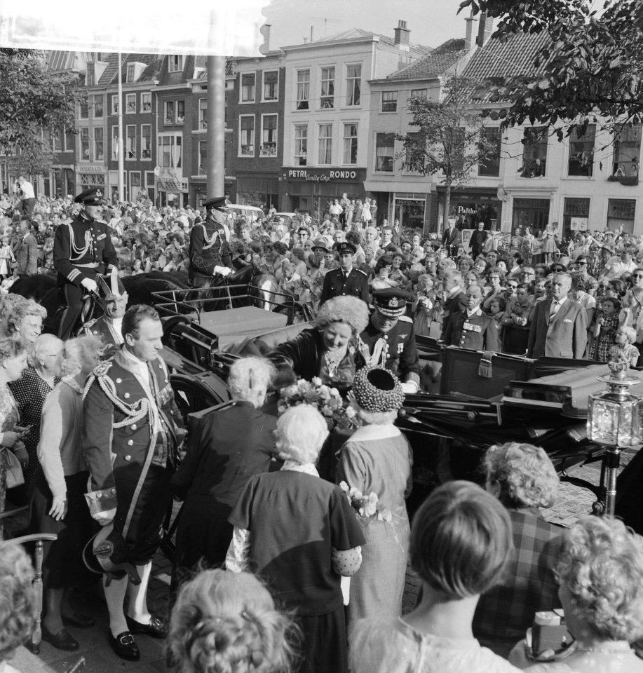 Opening Staten Generaal . Hulde voor koninklijk paar, Bestanddeelnr 912-9516