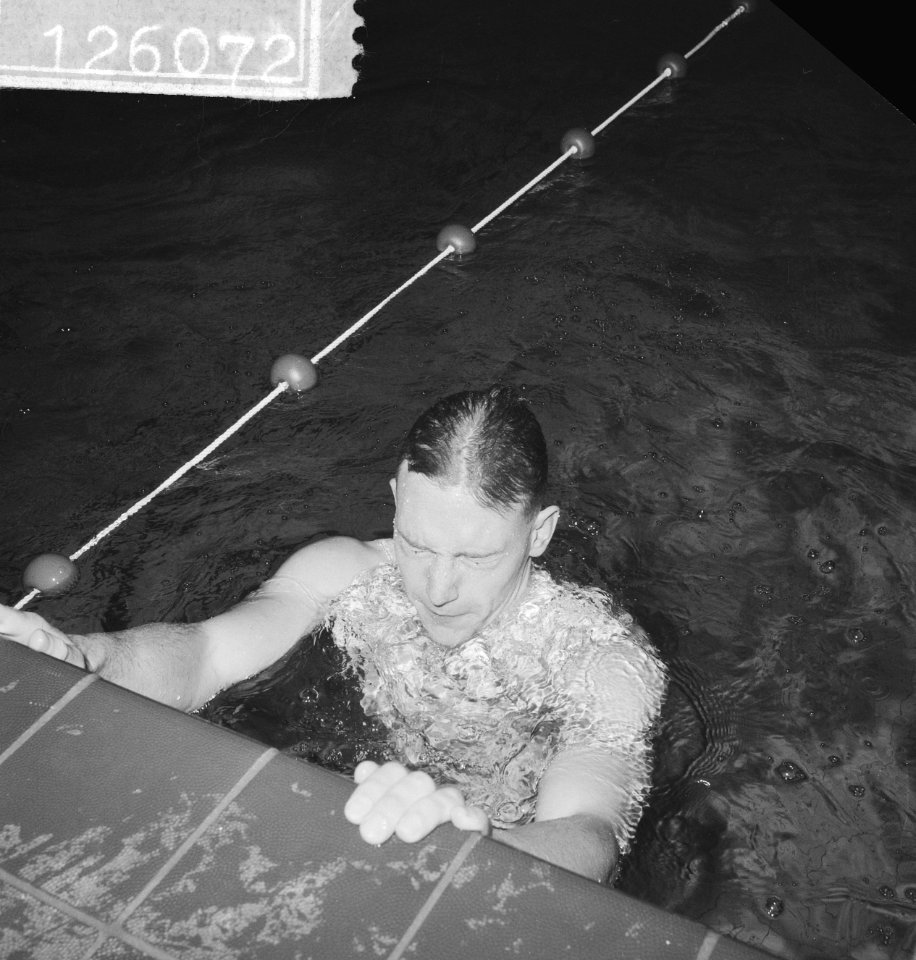 Opening Sportfondenbad Rotterdam Jan Jiskoot winnaar 200 meter rugslag, Bestanddeelnr 912-6072