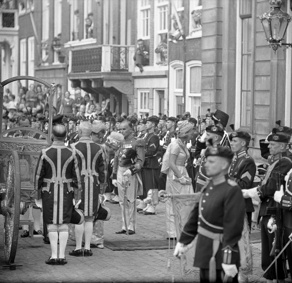 Opening Staten-Generaal in de Ridderzaal Aankomst Ridderzaal, Bestanddeelnr 915-5366