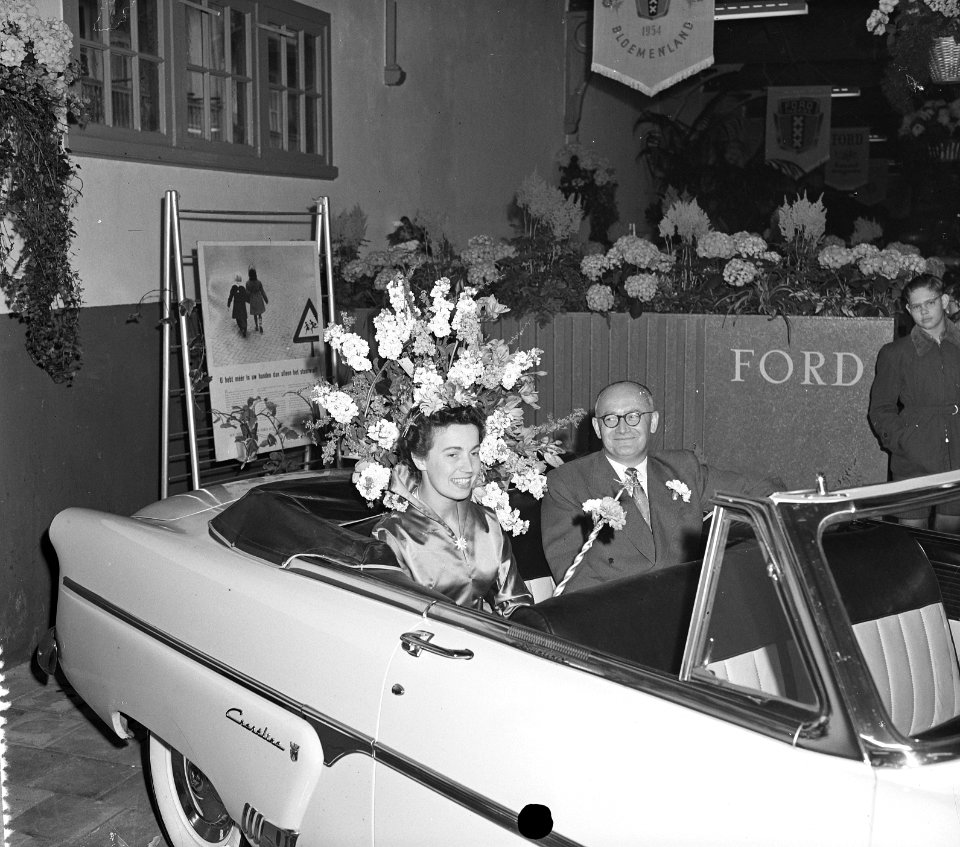 Opening showroom VAB Forddealer + Ford Koningin, Bestanddeelnr 906-4961