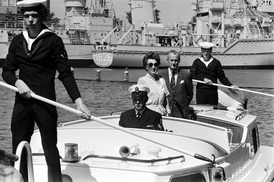 Opening Scheepvaartmuseum Amsterdam Prinses Margriet verricht opening door stoo, Bestanddeelnr 931-5280
