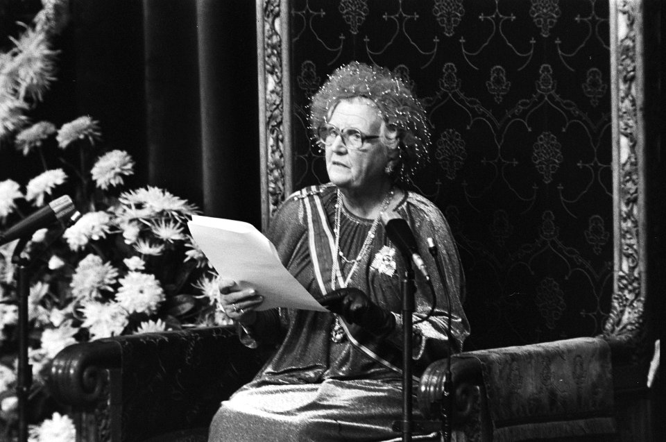 Opening Staten Generaal koningin Juliana leest de troontrede voor, Bestanddeelnr 929-9079