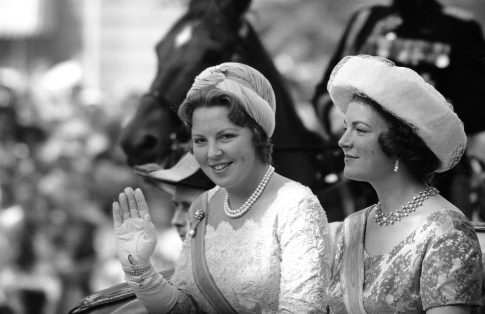 Opening Staten Generaal . Prinsessen Beatrix en Irene op weg naar Ridderzaal, Bestanddeelnr 912-9499
