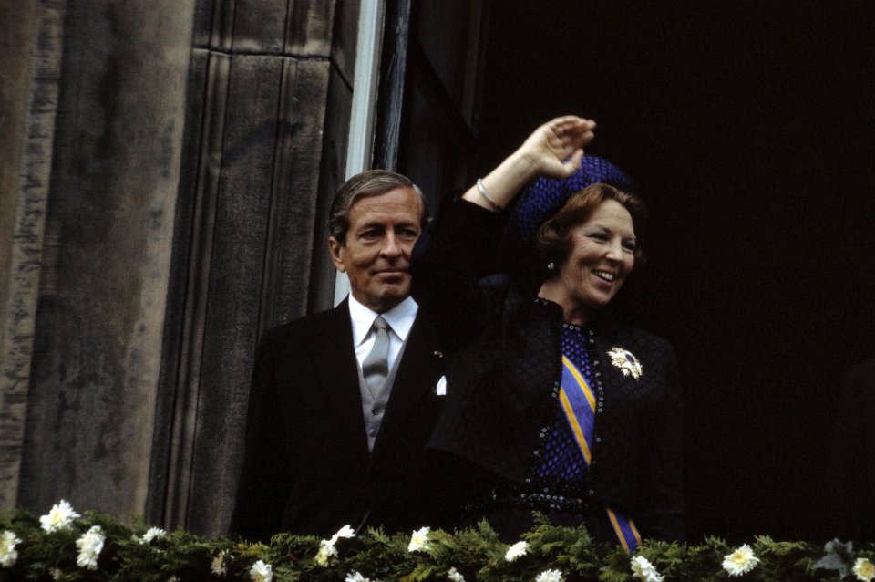 Opening Staten Generaal Koningin Beatrix en Prins Claus op balkon Paleis Lange, Bestanddeelnr 253-8774