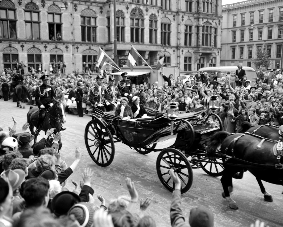 Opening Staten Generaal Rijtoer Beatrix en Irene, Bestanddeelnr 908-0088