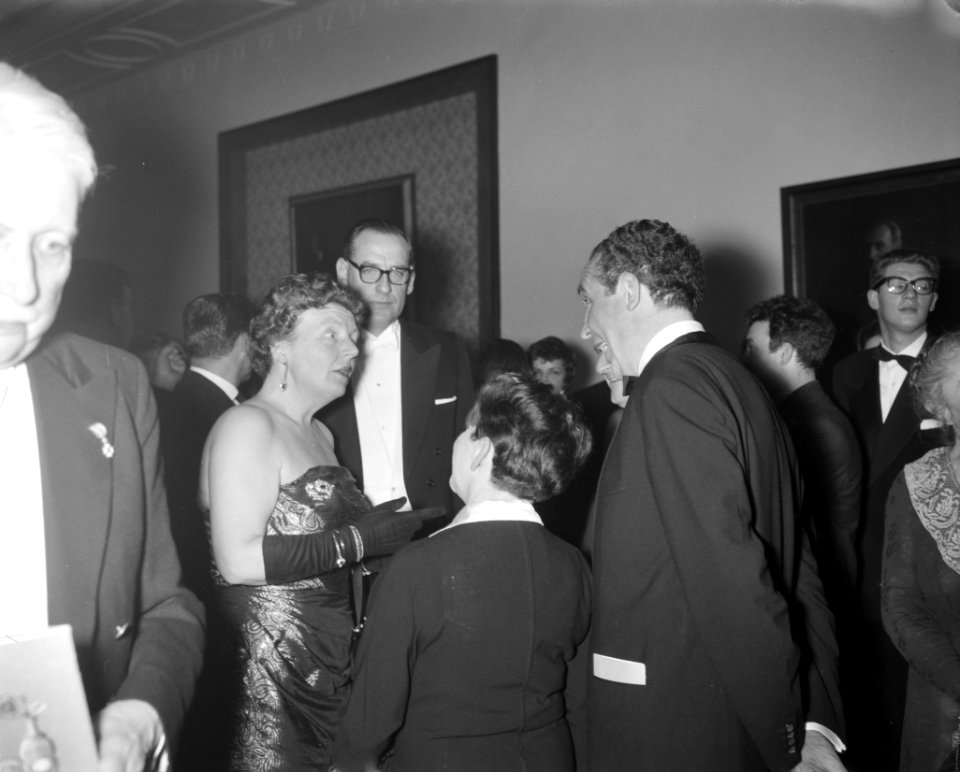 Opening van de 26e Boekenweek in het Concertgebouw te Amsterdam, tijdens de pauz, Bestanddeelnr 912-1381