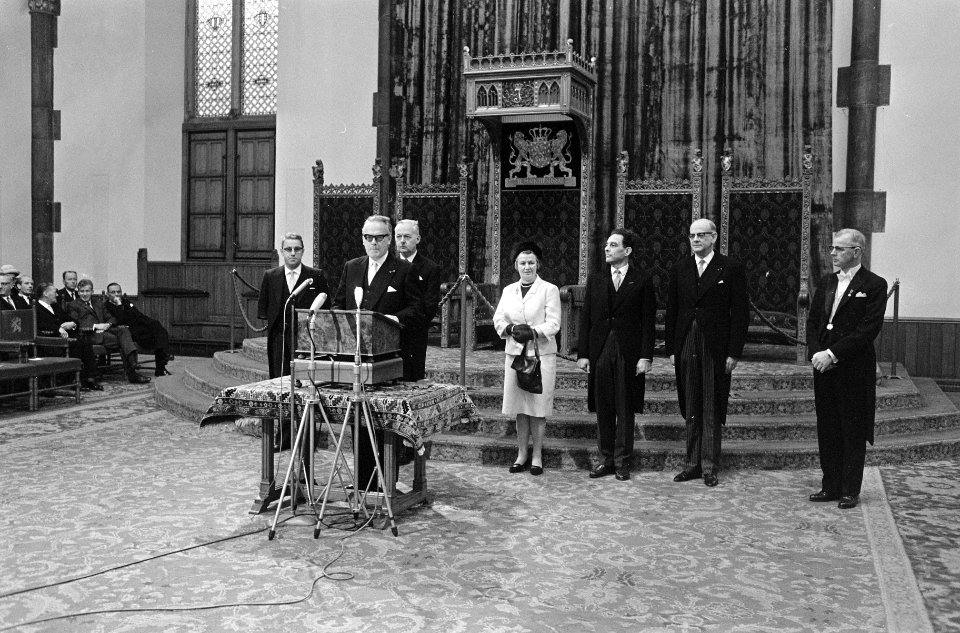 Opening Staten-Generaal door Minister P. J. Verdam in d e Ridderzaal leest rede , Bestanddeelnr 920-1027