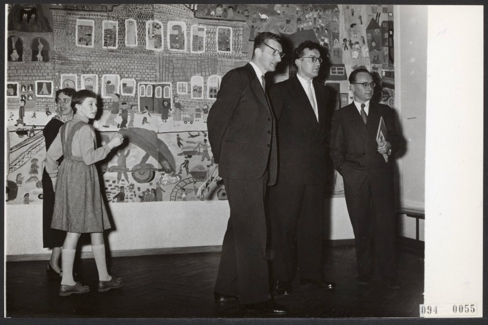 Opening Tentoonstelling 10 jaar Prins Bernhard Fonds door voorzitter prof.mr. G., Bestanddeelnr 094-0055