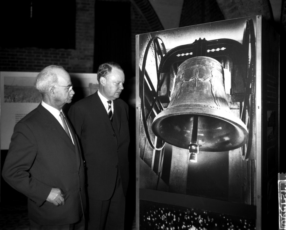 Opening Tentoonstelling Berlijn bolwerk der vrijheid door dr J Lons, Bestanddeelnr 912-1590