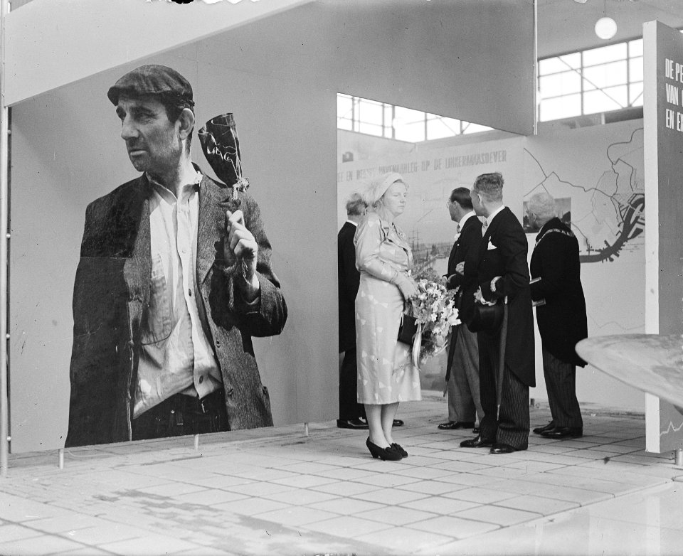 Opening tentoonstelling 'Ahoy' te Rotterdam door koningin Juliana, Bestanddeelnr 904-0194