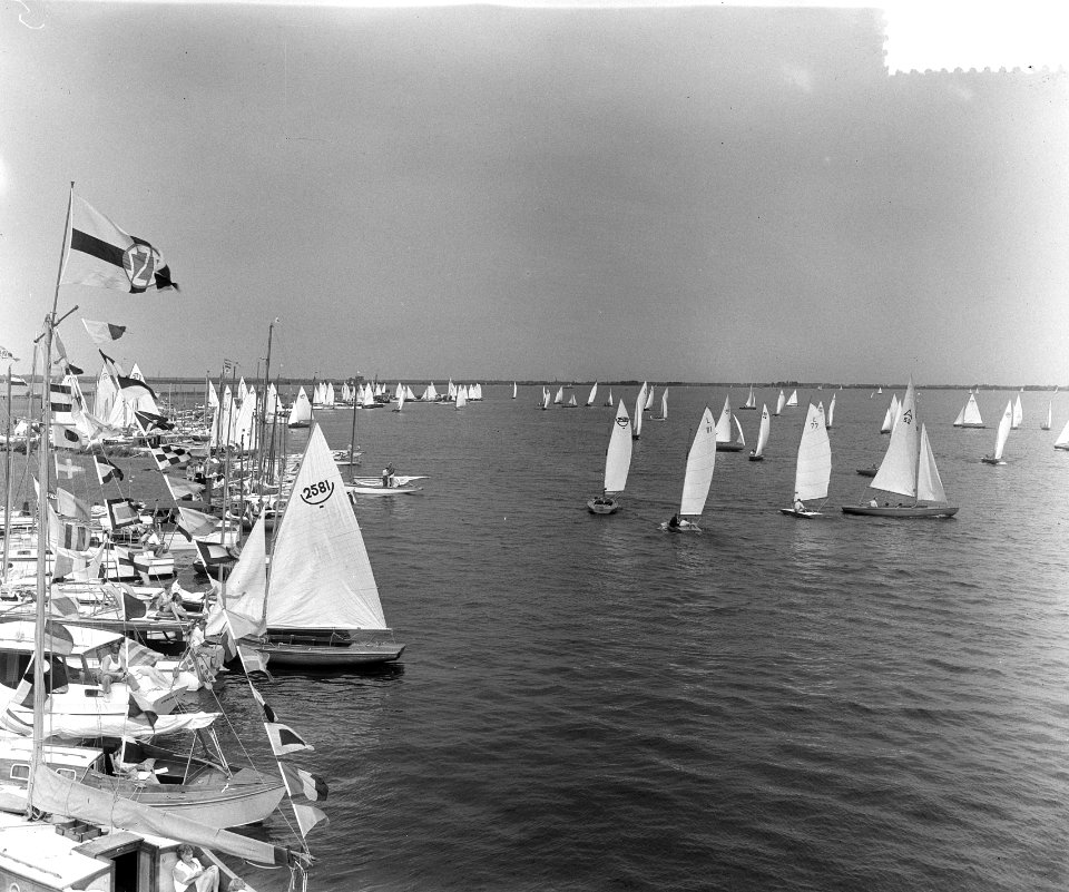 Opening Sneekweek 1953, overzicht, Bestanddeelnr 905-8842